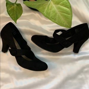 Black Suede American Eagle Pumps